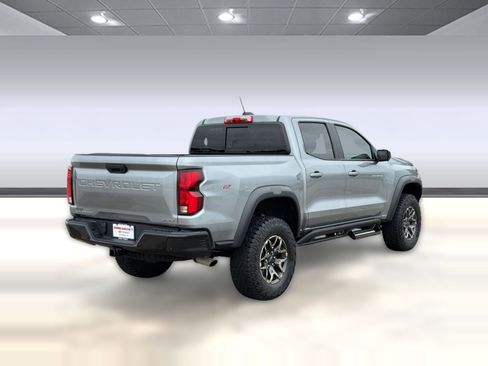 Used 2025 Chevrolet Colorado ZR2 w/ Technology Package AWD/4WD image 9