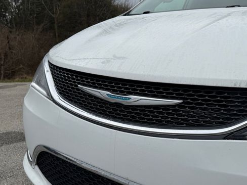 Used 2020 Chrysler Pacifica Limited image 9