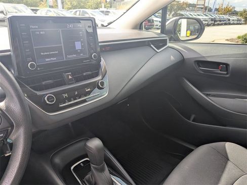 Used 2022 Toyota Corolla LE image 19