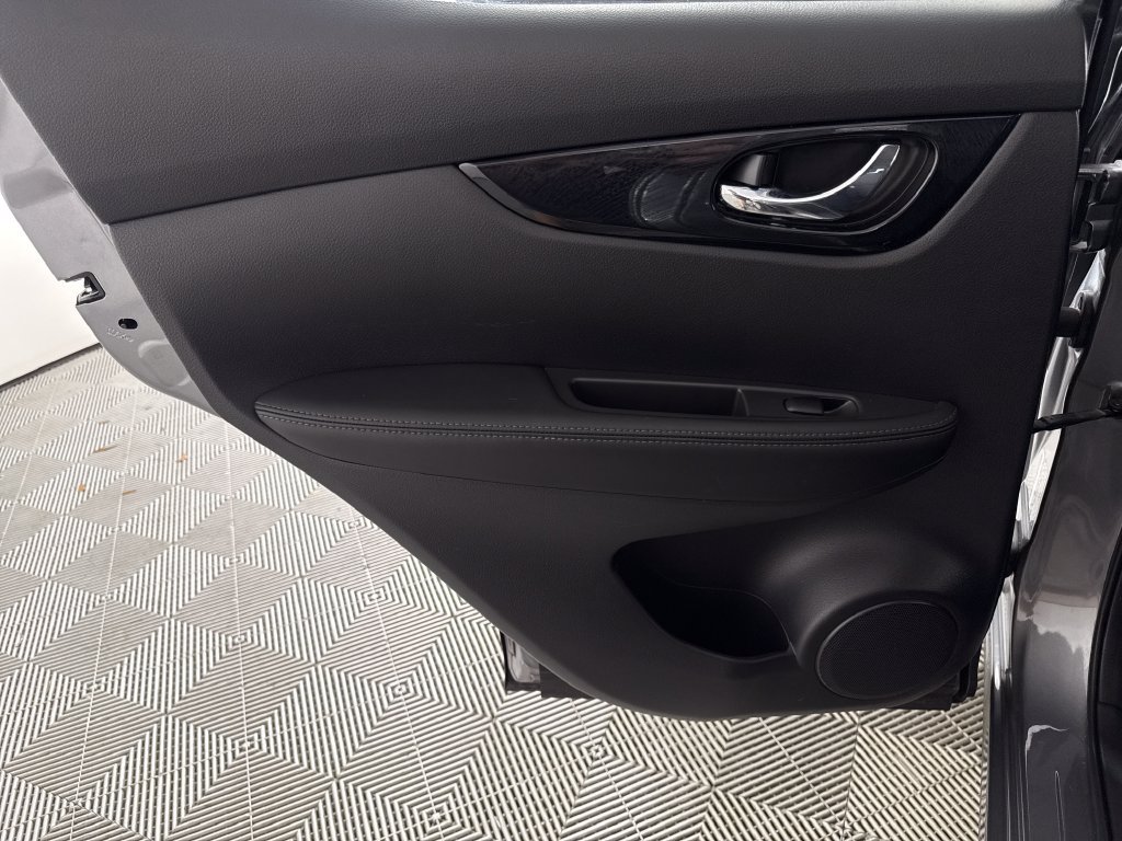 Used 2021 Nissan Rogue Sport SV FWD image 12