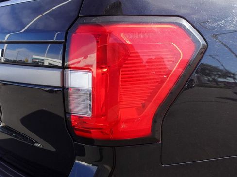 Used 2024 Ford Expedition XLT image 7