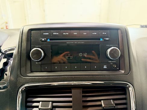 Used 2017 Dodge Grand Caravan Crew image 16