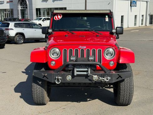 Used 2016 Jeep Wrangler Unlimited Sahara image 8