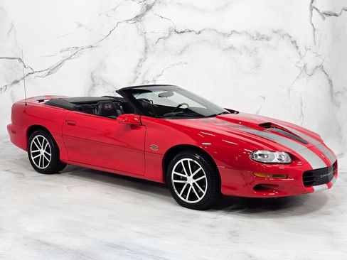 Used 2002 Chevrolet Camaro Z28 w/ SS Performance/Appearance Pkg RWD image 7