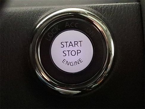 Used 2022 Nissan Armada SL w/ Captain's Chairs Package image 25