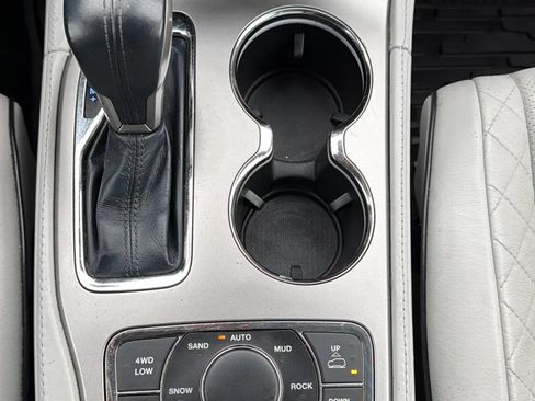 Used 2017 Jeep Grand Cherokee Summit AWD/4WD image 19