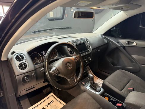 Used 2017 Volkswagen Tiguan Limited w/ Premium Package image 9