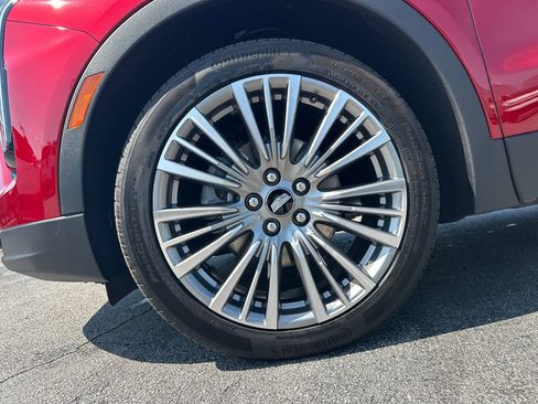 Used 2025 Cadillac XT4 Premium Luxury w/ Technology Package AWD/4WD image 11