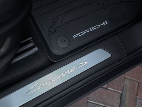 Used 2024 Porsche Cayenne S image 44