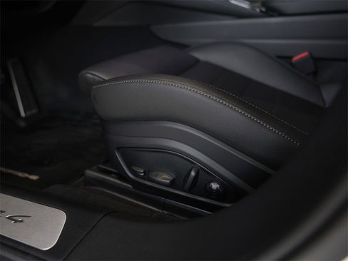 Certified 2025 Porsche Panamera 4 image 15