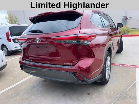 Used 2022 Toyota Highlander Limited FWD image 3