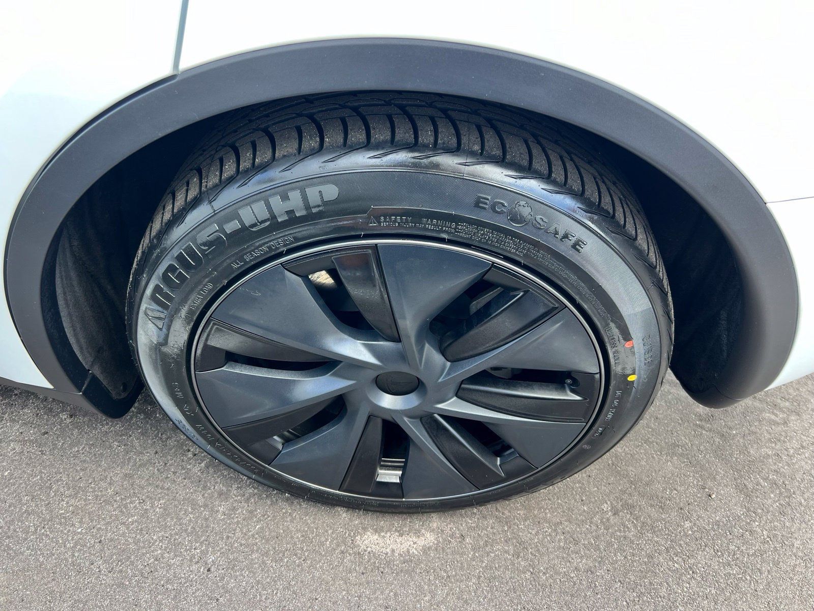 Used 2025 Tesla Model Y Long Range RWD image 14