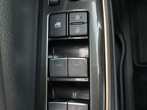 Used 2025 Toyota Crown Signia XLE image 38