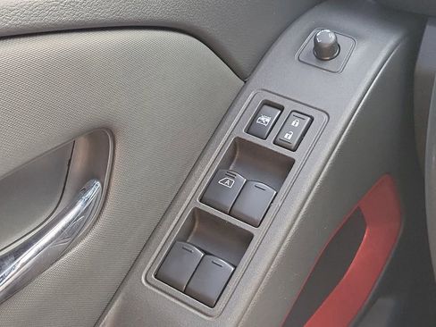 Used 2022 Nissan Frontier PRO-4X image 25