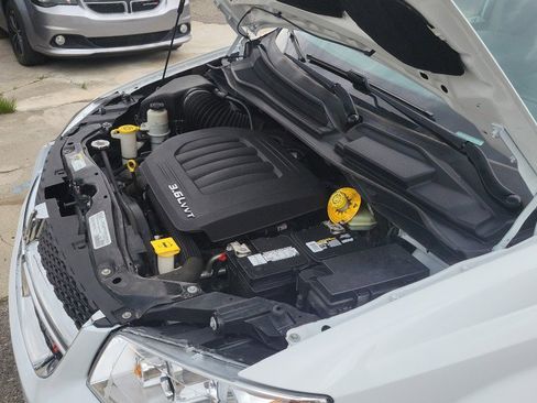 Used 2019 Dodge Grand Caravan SE FWD image 38