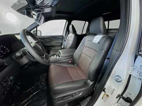 New 2025 Honda Ridgeline Black Edition image 11