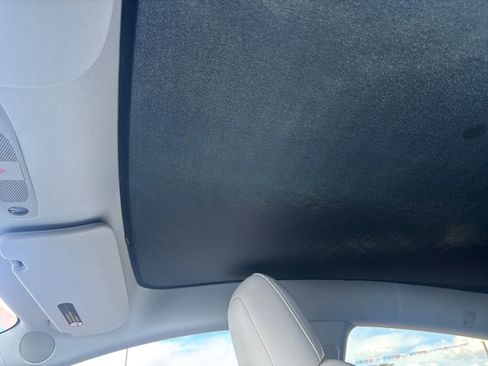 Used 2021 Tesla Model Y Long Range image 25