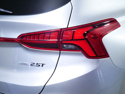 Used 2023 Hyundai Santa Fe Limited AWD/4WD image 17