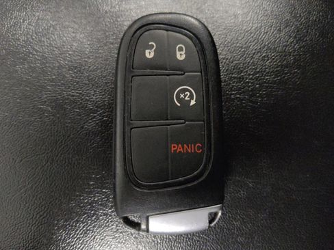 Used 2019 Jeep Cherokee Latitude Plus w/ Cold Weather Group image 32