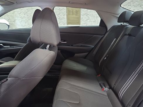 Used 2025 Hyundai Elantra SEL FWD image 12