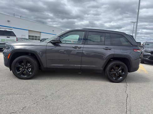 Used 2024 Jeep Grand Cherokee Altitude AWD/4WD image 6