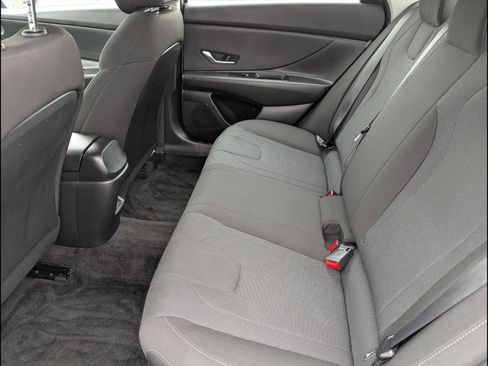 Used 2025 Hyundai Elantra SE FWD image 11