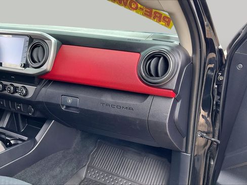 Used 2020 Toyota Tacoma SR5 RWD image 19