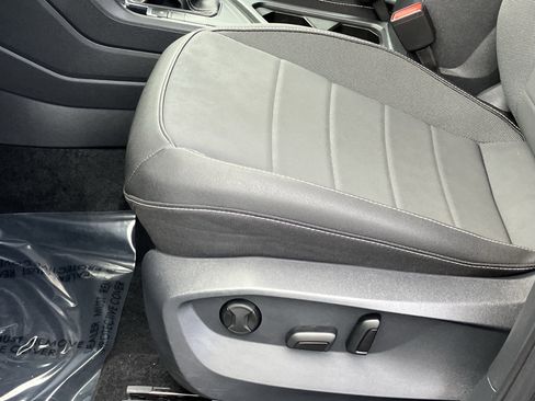 Used 2024 Volkswagen Taos SE image 17