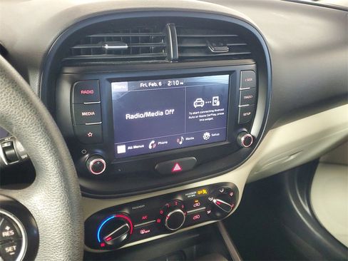 Used 2022 Kia Soul LX image 18