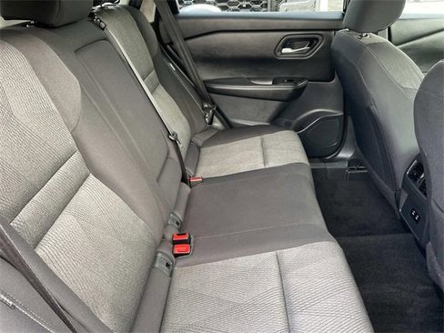 Used 2024 Nissan Rogue SV image 33