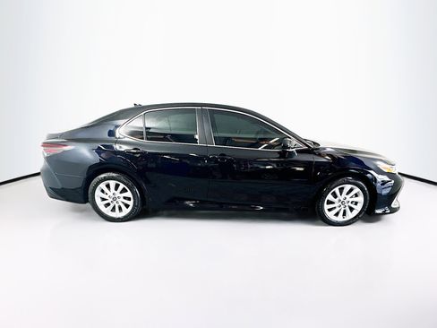 Used 2022 Toyota Camry LE image 2