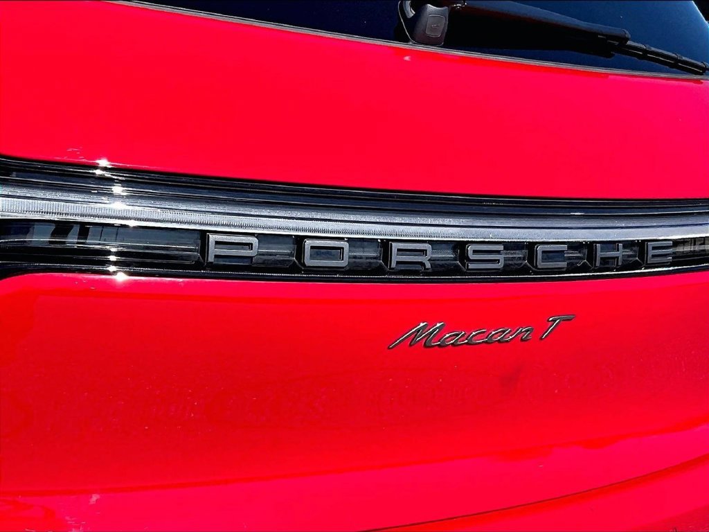 Certified 2026 Porsche Macan AWD/4WD image 22