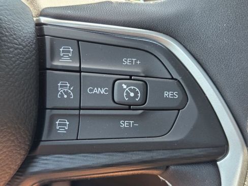 Used 2025 Jeep Grand Cherokee Laredo X w/ Trailer Tow Package image 25