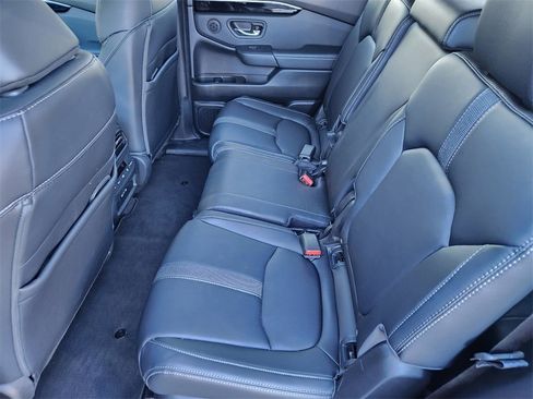 Used 2024 Honda Pilot Touring image 11