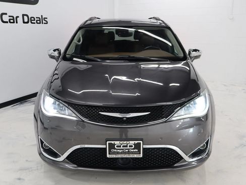 Used 2017 Chrysler Pacifica Limited FWD image 3
