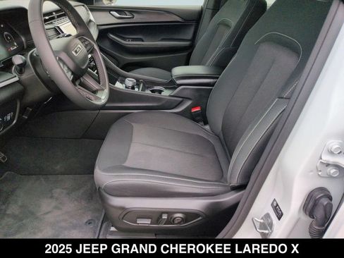 Used 2025 Jeep Grand Cherokee Laredo X AWD/4WD image 14
