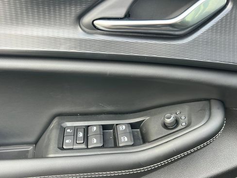 New 2025 Jeep Grand Cherokee Altitude image 9