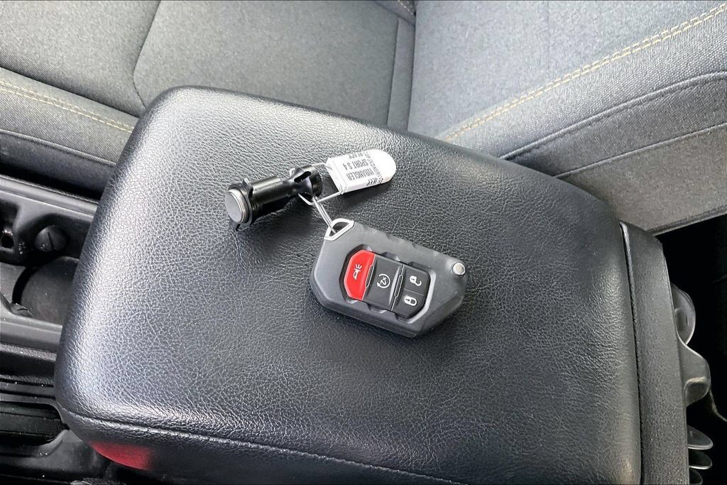 Used 2024 Jeep Wrangler Unlimited Sport AWD/4WD image 11