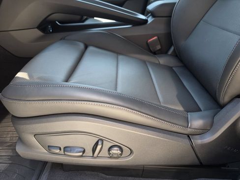 New 2026 Porsche Macan Electric RWD image 12