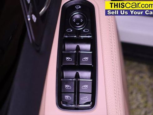 Used 2024 Porsche Macan AWD/4WD image 34