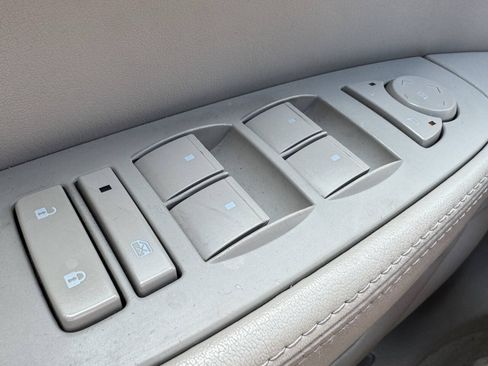Used 2009 Cadillac DTS FWD image 13