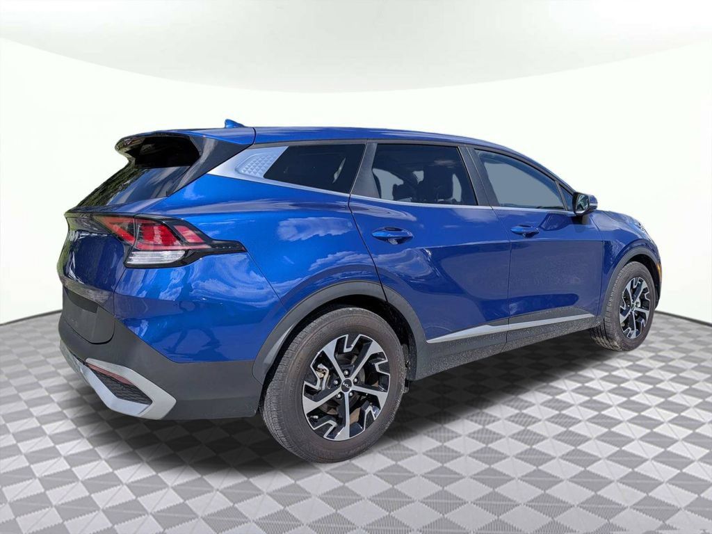 Used 2024 Kia Sportage EX FWD image 3