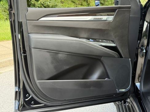 Used 2026 Cadillac Escalade Luxury w/ LPO, Floor Liner Package AWD/4WD image 23