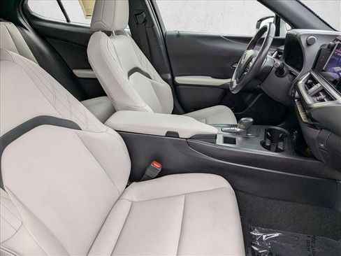 Certified 2025 Lexus UX 300h FWD image 22