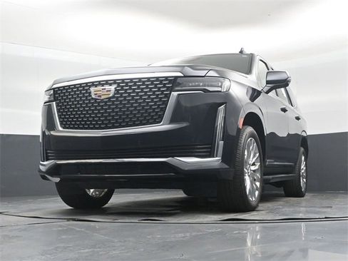 Used 2022 Cadillac Escalade Premium Luxury image 46