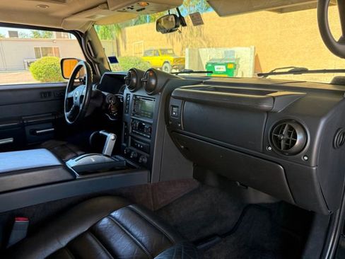 Used 2005 HUMMER H2 SUT w/ Preferred Equipment Group AWD/4WD image 25