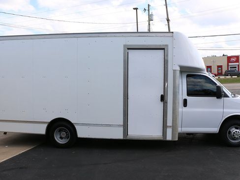 Used 2021 Chevrolet Express 3500 w/ Power Convenience Package RWD image 6