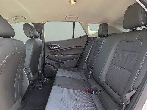Used 2025 Chevrolet Trax LT FWD image 10
