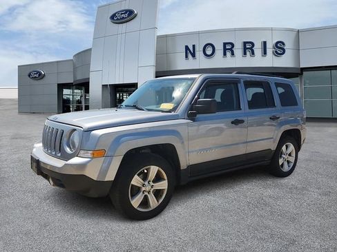 Used 2016 Jeep Patriot Sport w/ Tire & Wheel Group FWD image 3