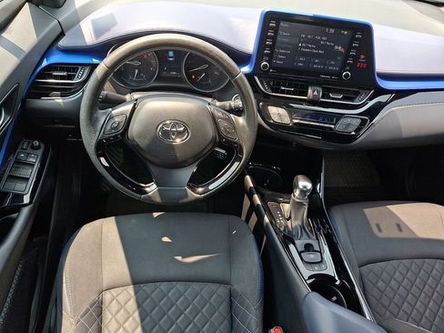Used 2022 Toyota C-HR XLE FWD image 11